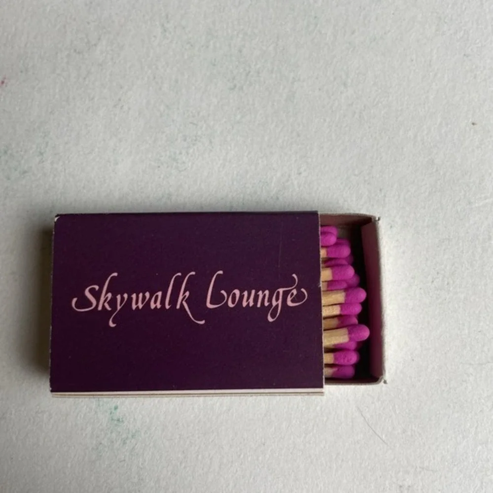 1995 Quenelles Matchbook DesbMoines Marriott‎ Iowa Skywalk Lounge